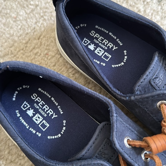 Sperry women’s slip on boat shoes - Picture 2 of 6